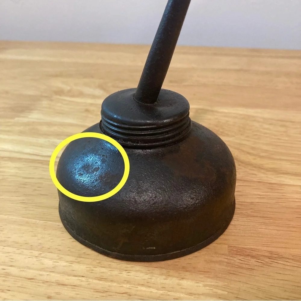 Vintage oil can